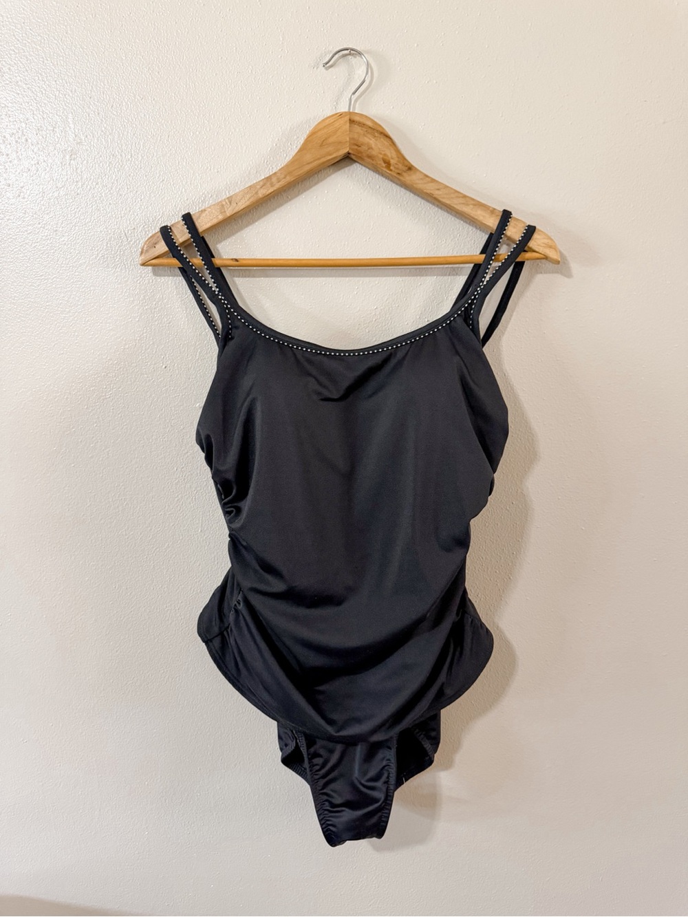 Miraclesuit | Size‎ 10 Black Double Strap, Falttering One Piece Swimsuit